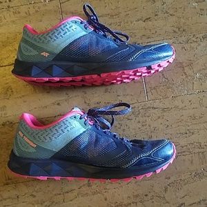 Women's new balance running shoes